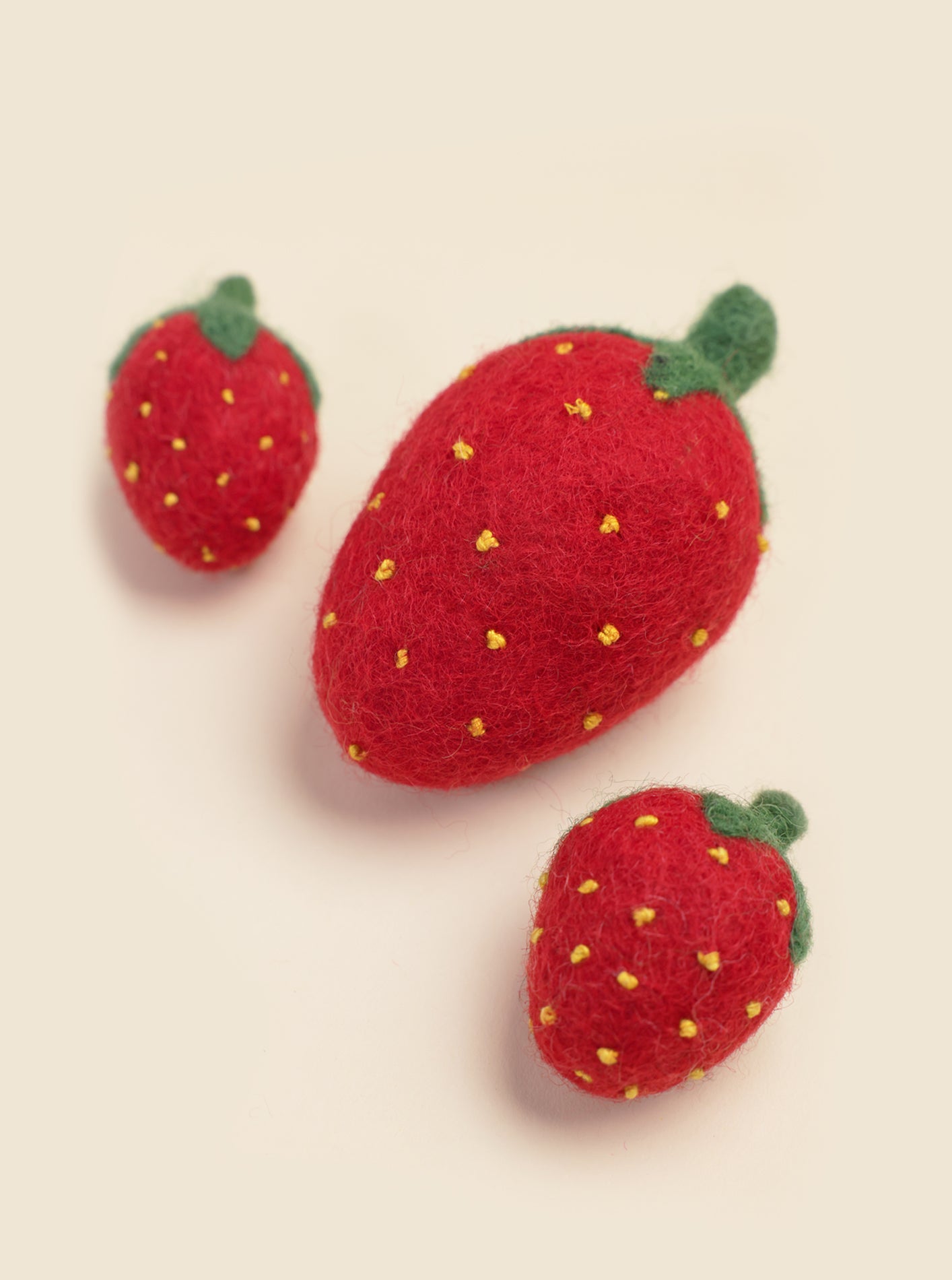 uvessa RED STRAWBERRY WOOL DOG TOY