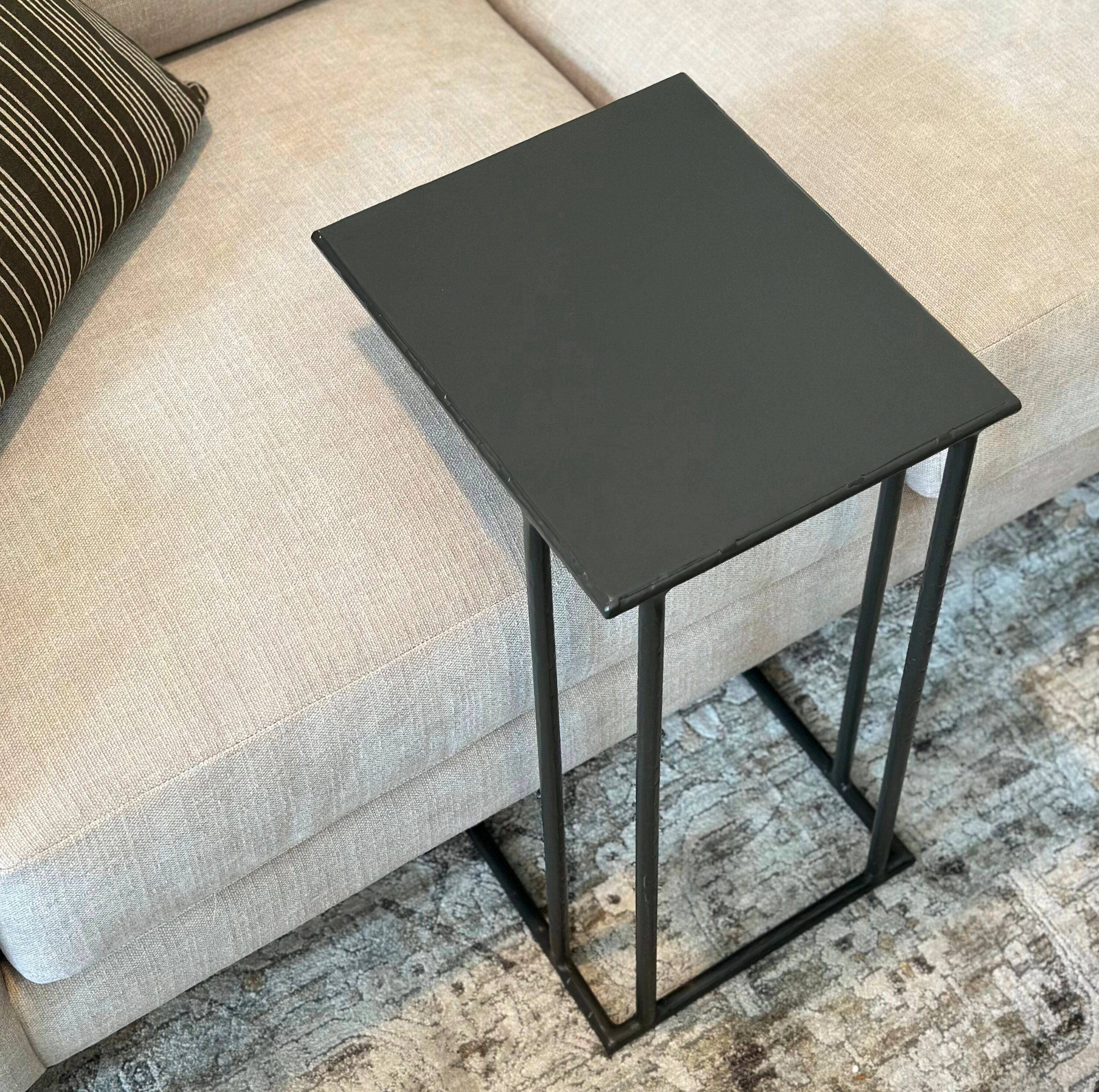 uvessa Meadow C-Table