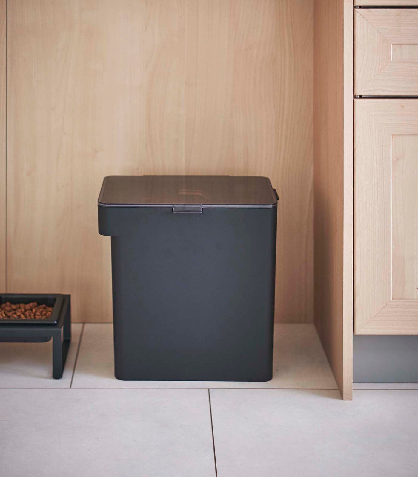 velapick Airtight Pet Food Container - Two Sizes