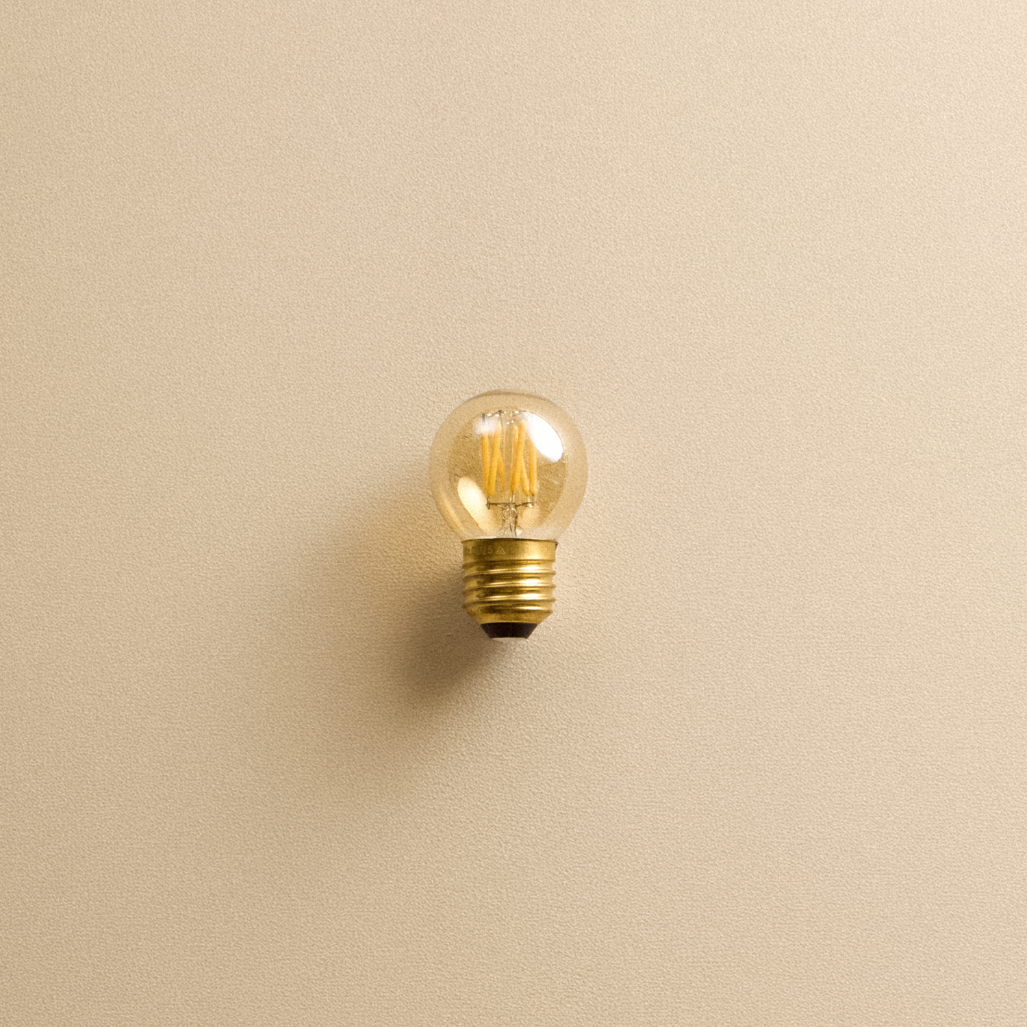 rilnora Pluto E26 Tinted LED Bulb