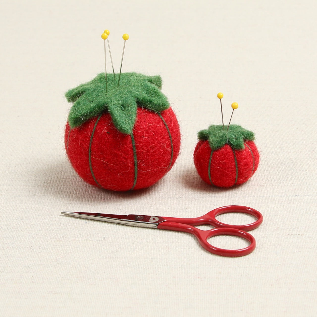 mivofind Tomato Pin Cushion, Large