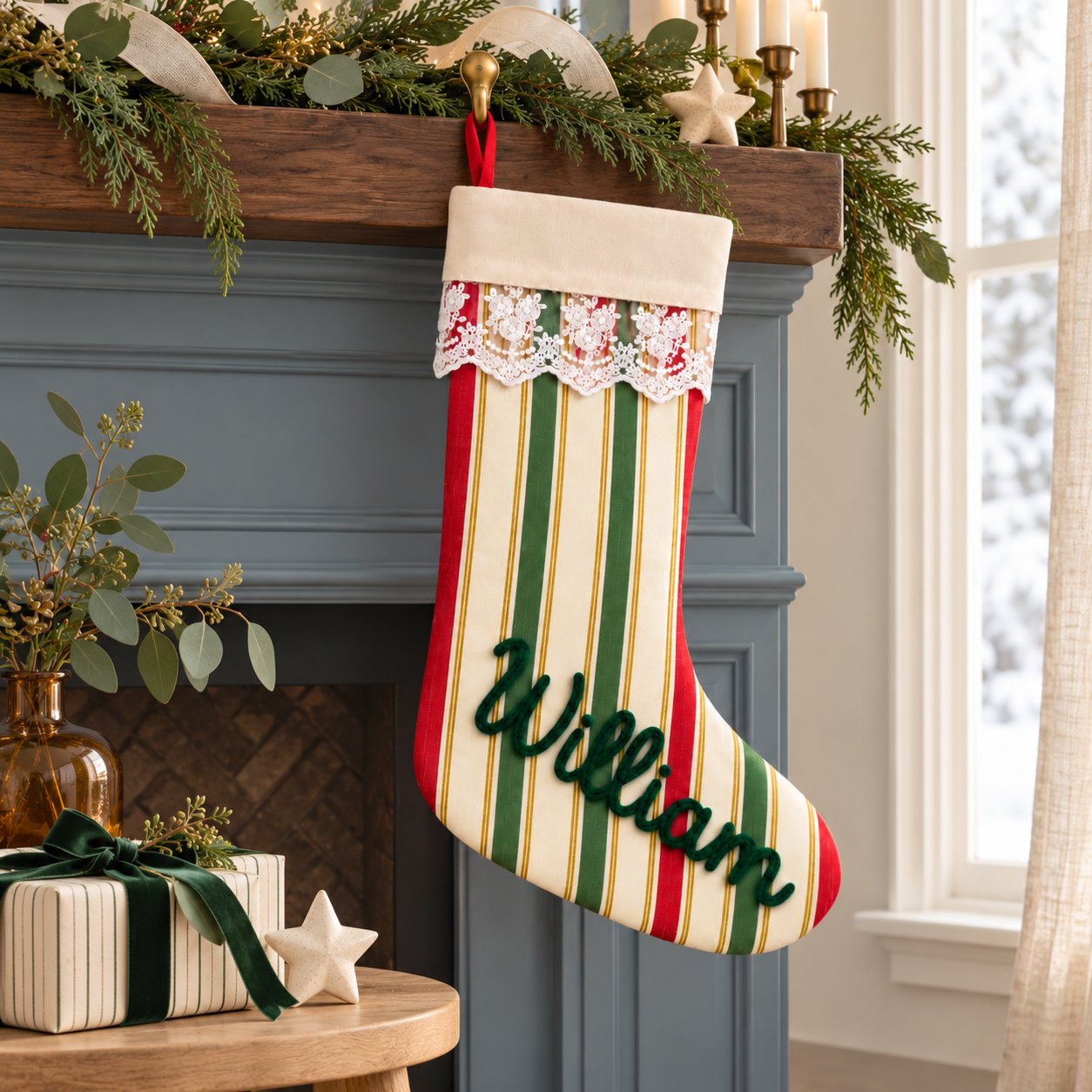 Personalisierter Weihnachtsstrumpf William mit festlichen Streifen