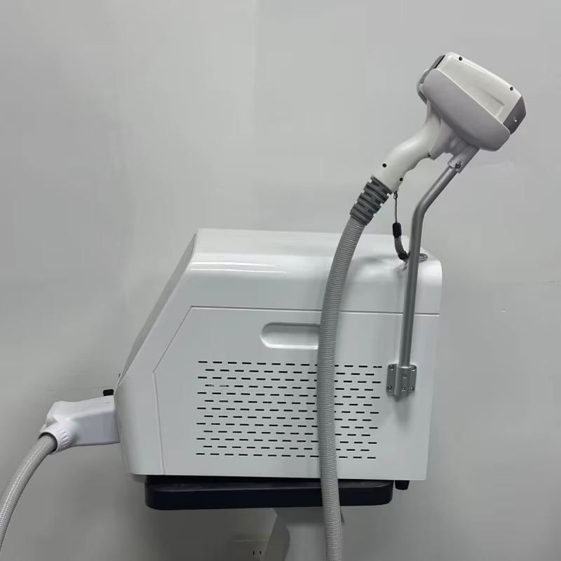 Máquina de depilação a laser de diodo de 3 comprimentos de onda/808nm 755 808 1064nm com resfriamento TEC