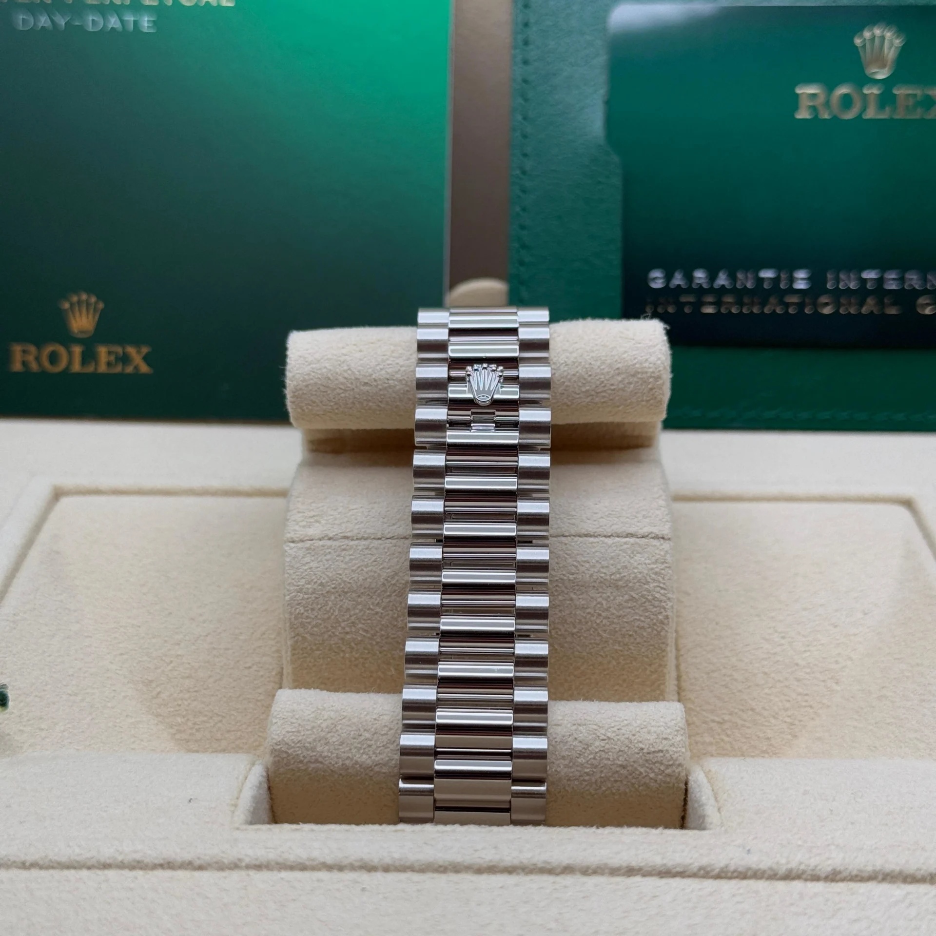 Rolex Day-Date President 40 mm Platin, olivgrünes Zifferblatt mit römischen Ziffern - 228236