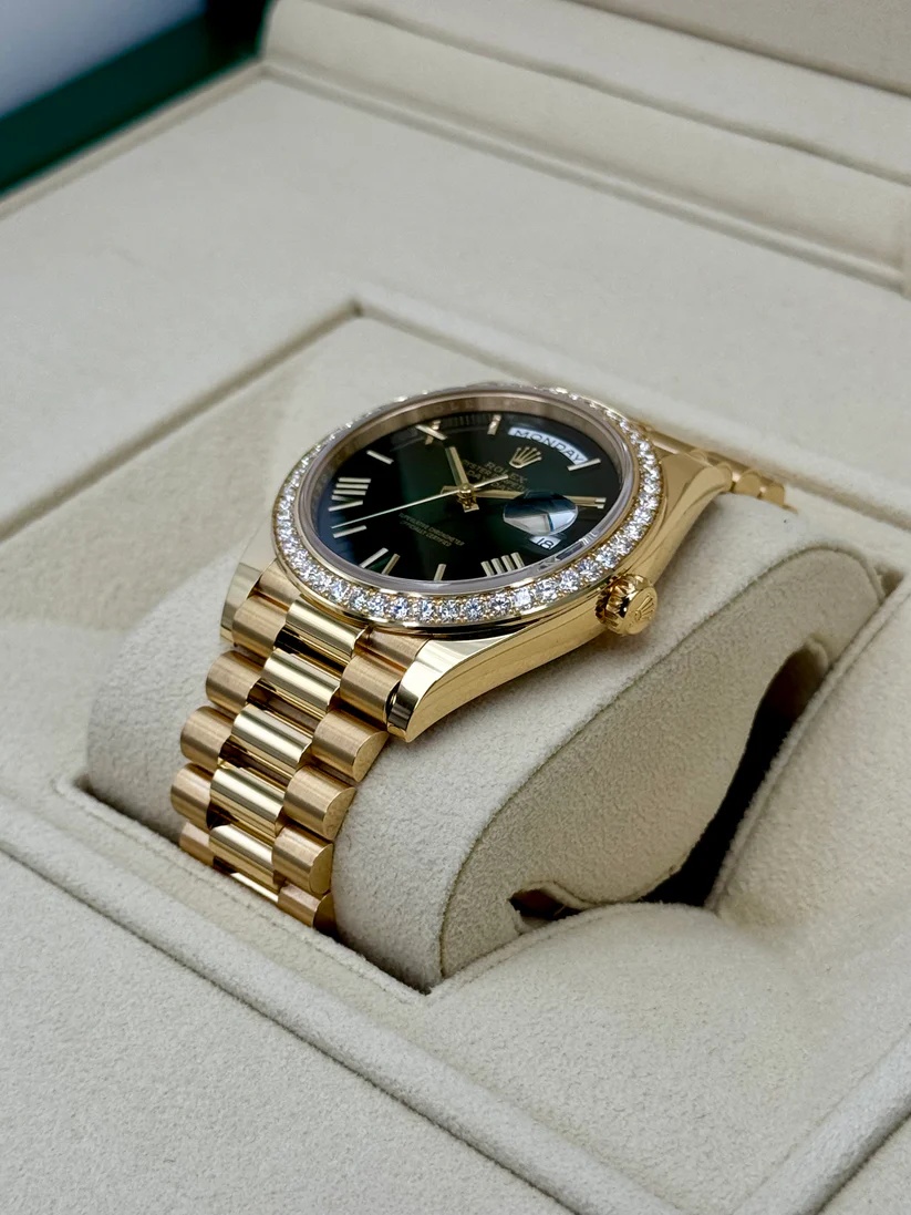 Rolex Day-Date President 40 mm Gelbgold, grünes Ombré-Zifferblatt, Diamantlünette - 228348rbr