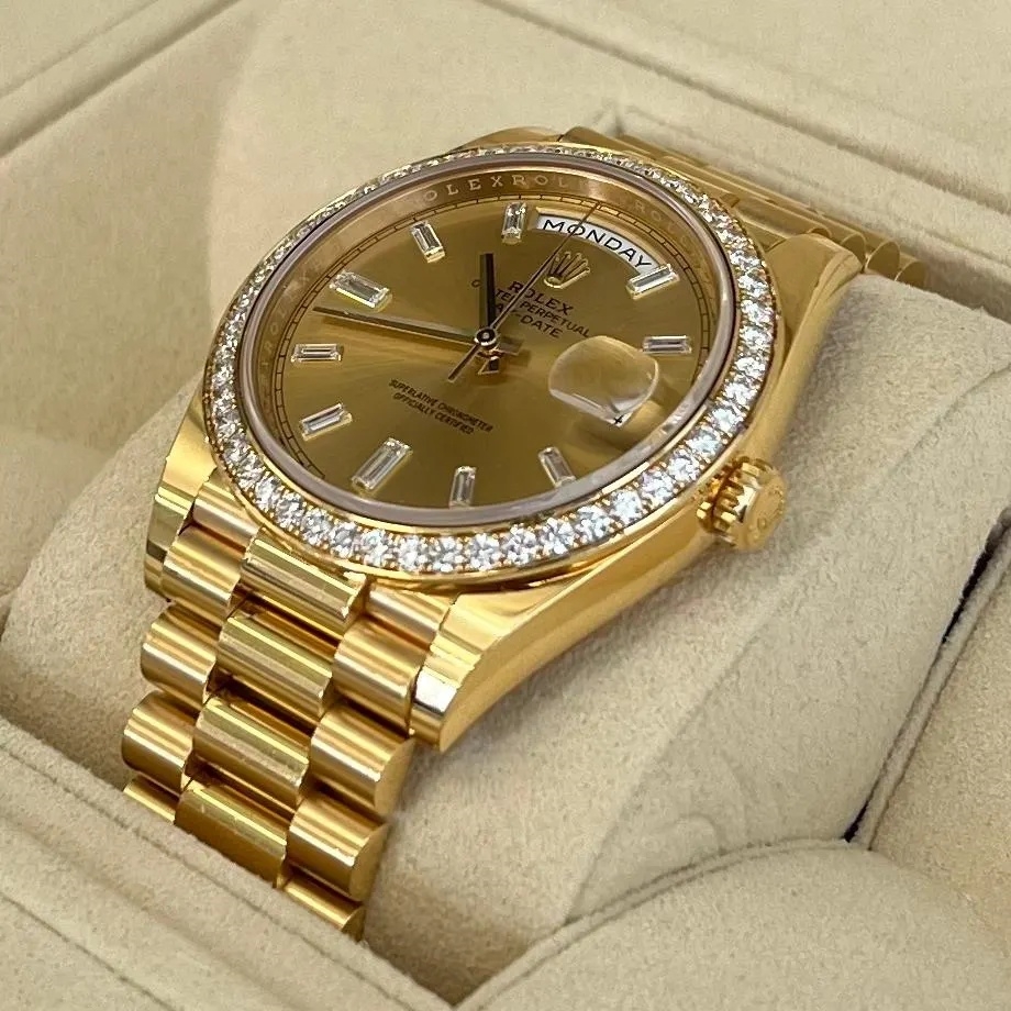 Rolex Day-Date 40 mm Champagnerfarbenes Zifferblatt und Lünette mit Diamanten, Gelbgold-Präsidentenarmband 228348RBR-0002