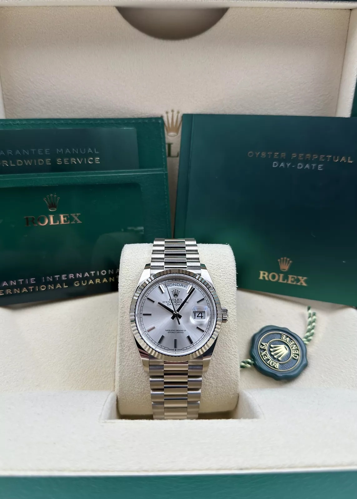Rolex Day-Date President 40 mm Weißgold Silber Diamant Baguette Zifferblatt - 228239
