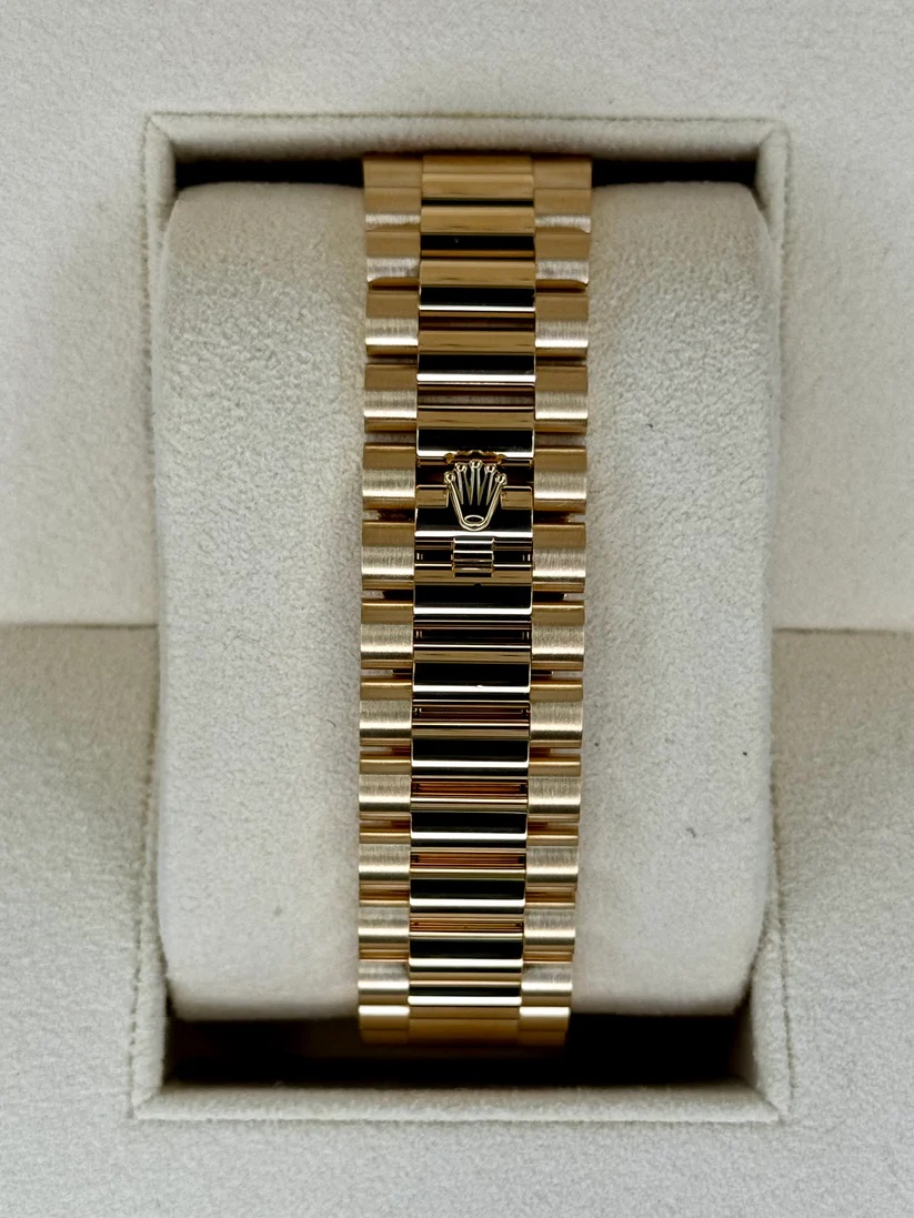 Rolex Day-Date President 40 mm Gelbgold Champagnerfarbenes Zifferblatt mit römischen Ziffern - 228238