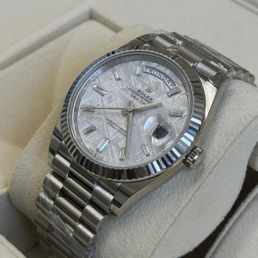Rolex Day-Date President 40 mm Platin-Zifferblatt mit Meteoriten- und Diamant-Baguette-Verzierung - 228236