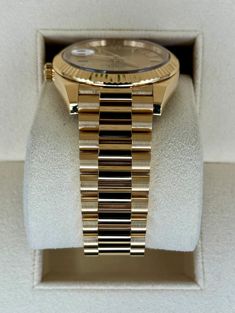 Rolex Day-Date President 40 mm Gelbgold Champagnerfarbenes Zifferblatt mit römischen Ziffern - 228238
