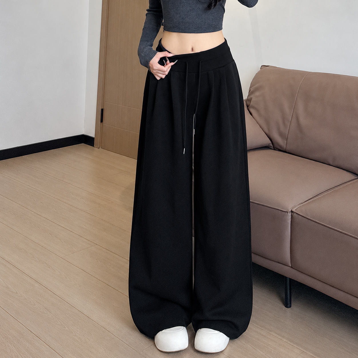 The Relaxed Drawstring Pant — Black - Regular