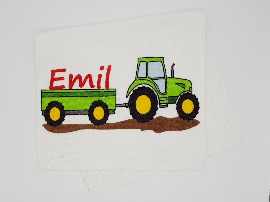 Kinderhandtuch Traktor grün mit Wunschname - personalisiertes Trecker Schlepper für kleine Landwirte und Treckerfahrer kila-hd-tk-gr