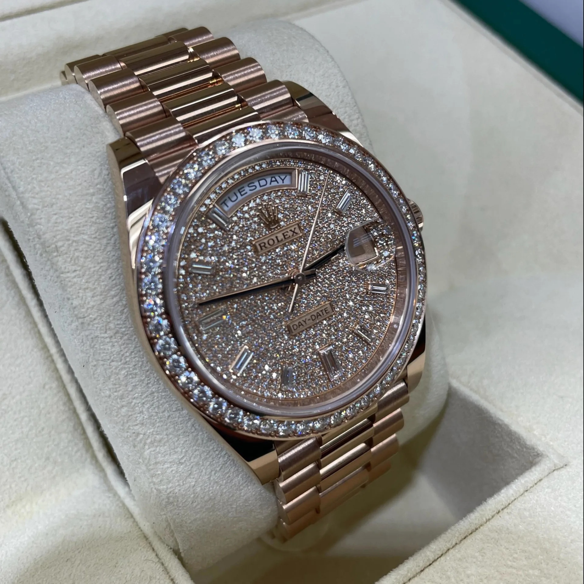 Rolex Day-Date 40 mm, diamantbesetztes Zifferblatt, Ref. 228345rbr-0002
