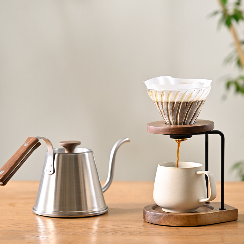 Four Lisle NOTE Mug - Detail & Angle View 3