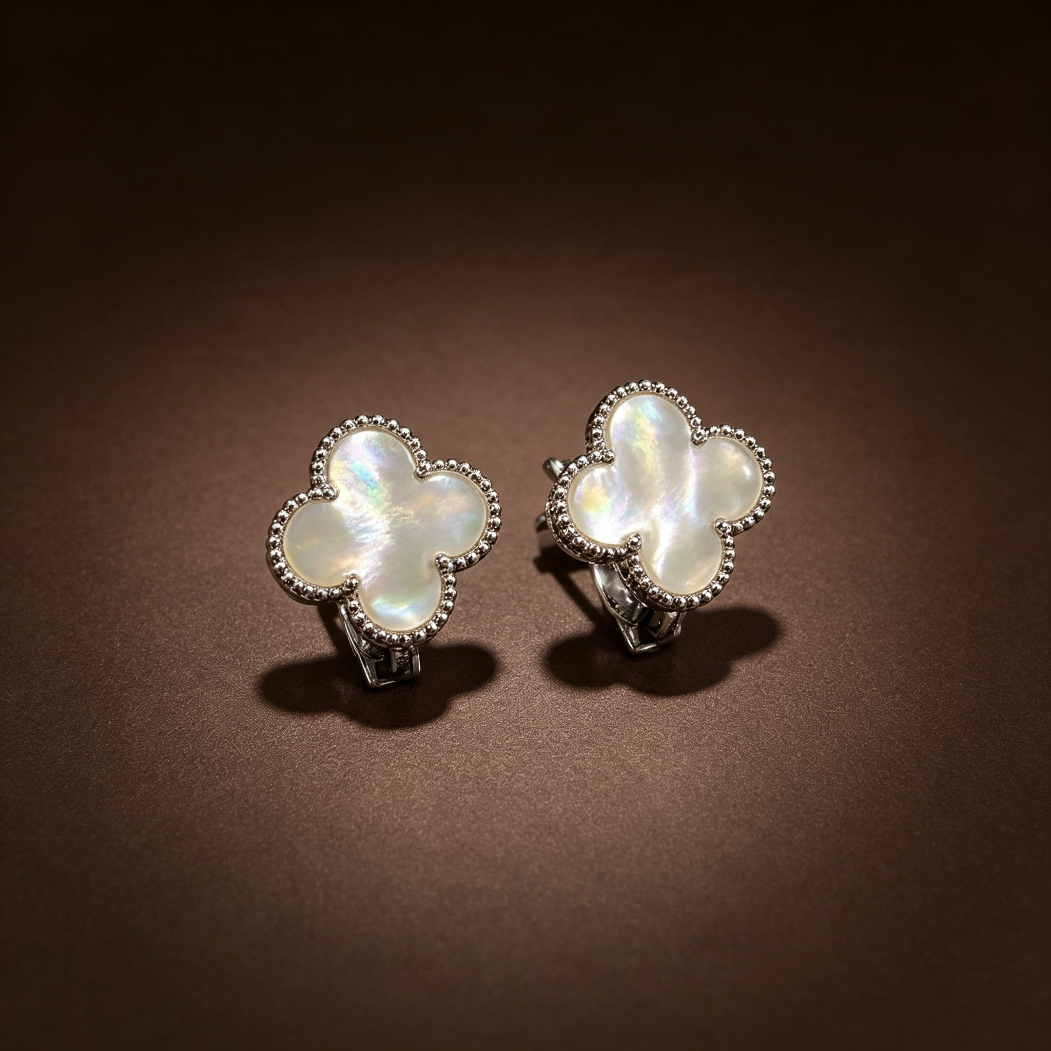 vc earring, one clover，clip-on, regular size