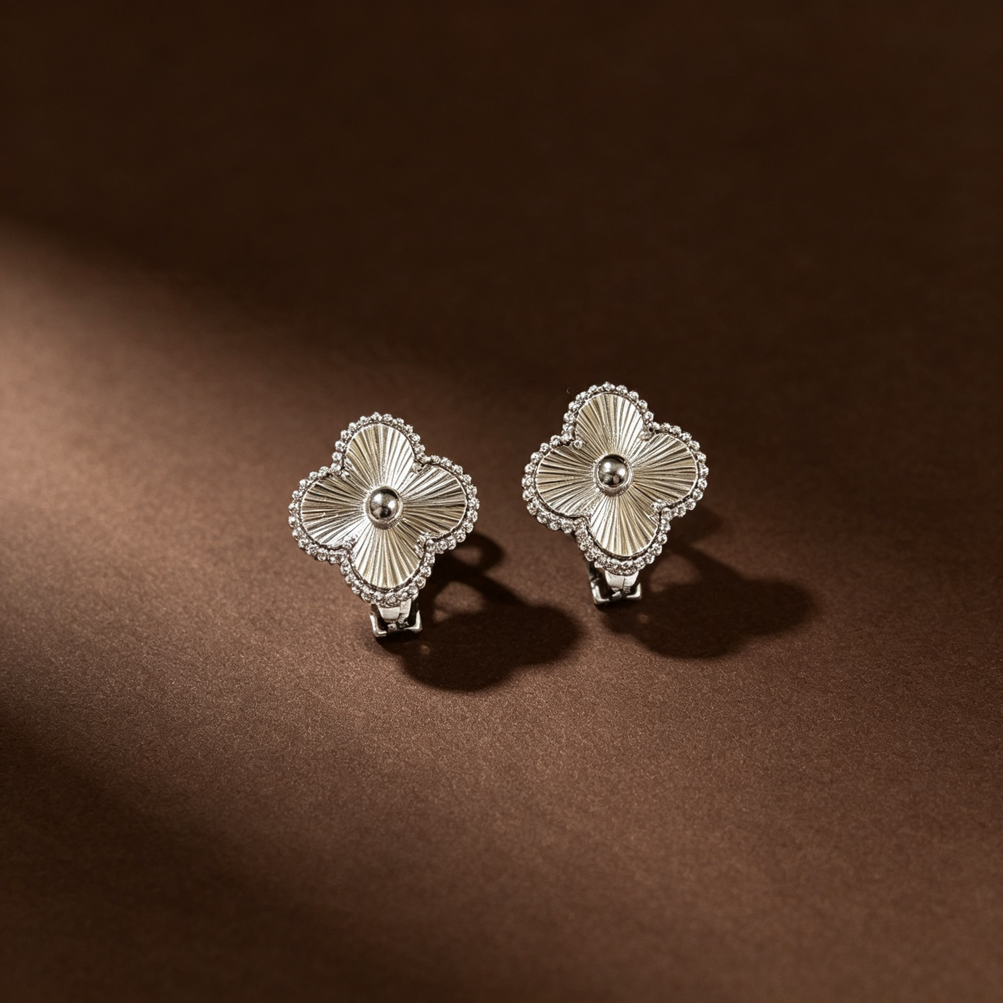 vc earring, one clover，clip-on, regular size