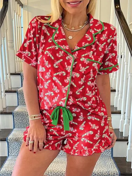 2 pieces of ladies' Christmas cane candy printed short sleeved shorts sleepwear set with buttons, collars, bows, suitable for comfortable and casual home wear in all seasons 2 pieces of ladies' Christmas cane candy printed short sleeved shorts sleepwear set with buttons, collars, bows, suitable for comfortable and casual home wear in all seasons