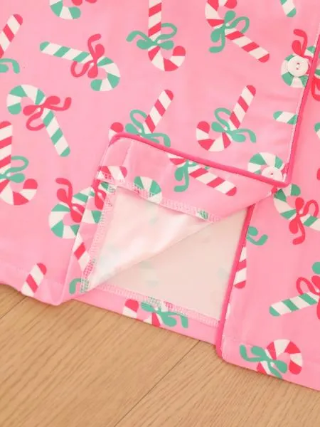 2 pieces of ladies' Christmas cane candy printed short sleeved shorts sleepwear set with buttons, collars, bows, suitable for comfortable and casual home wear in all seasons 2 pieces of ladies' Christmas cane candy printed short sleeved shorts sleepwear set with buttons, collars, bows, suitable for comfortable and casual home wear in all seasons