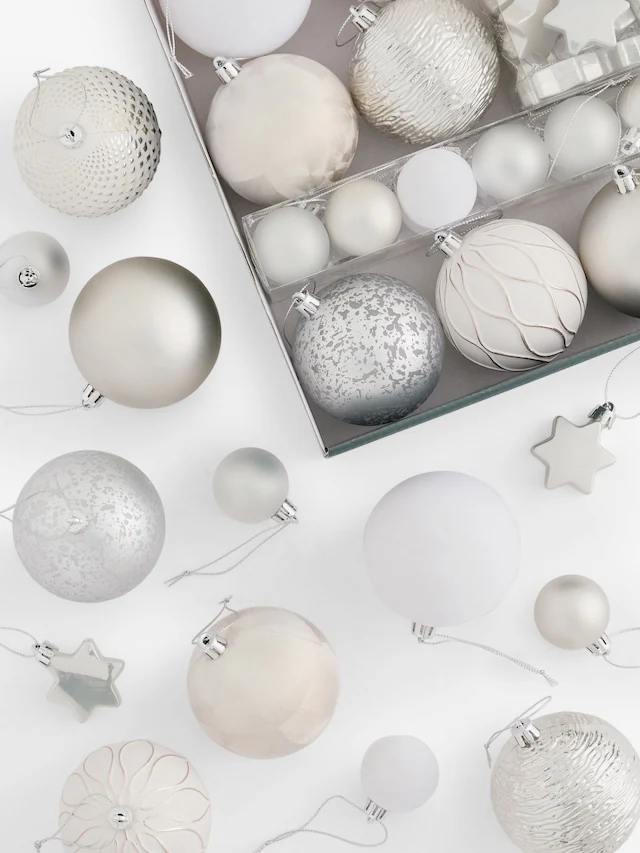 Lot de 50 boules de Noël blanches givrées incassables