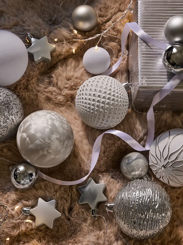 Lot de 50 boules de Noël blanches givrées incassables