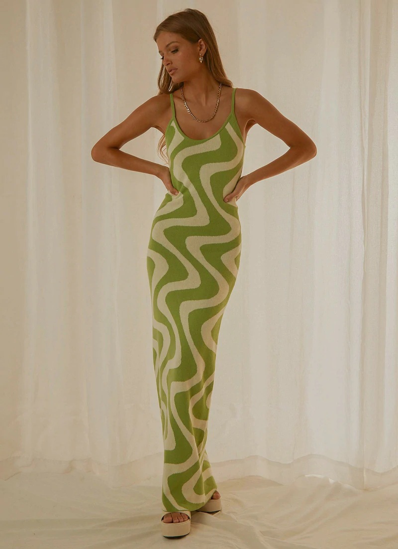 Floral Print Slim-Fit Long Dress with V-Neck and Sleeveless Design