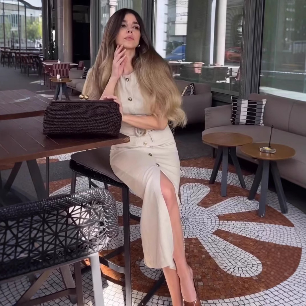 Elegant Belted A-Line Midi Dress with V-Neck and Short Sleeves