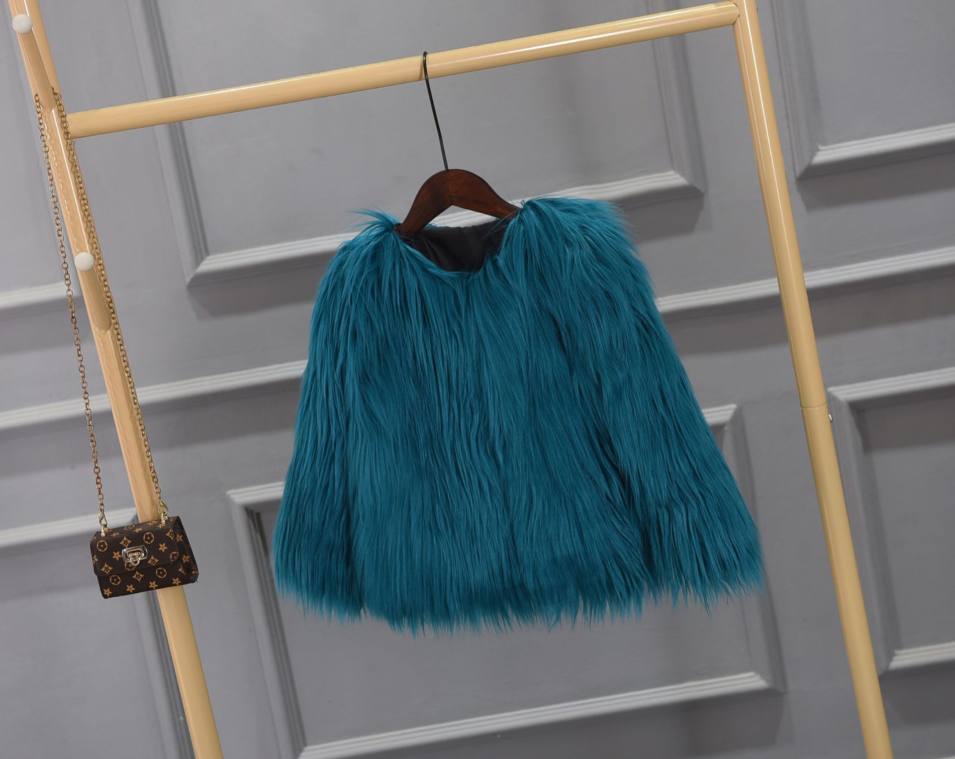 Plus Size Faux Fur Coat Short Crew Neck Nine-Tenth Sleeve