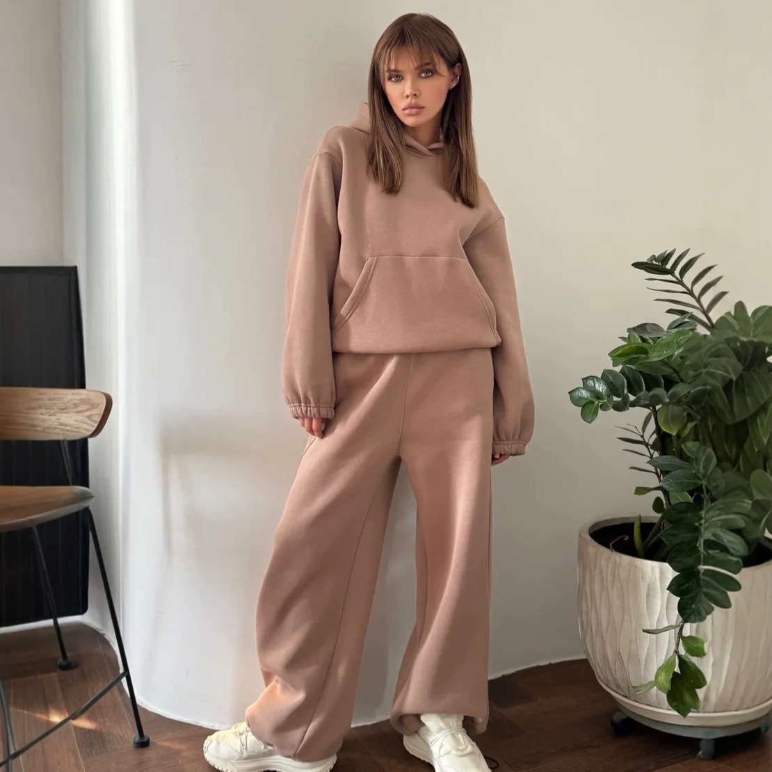 Women's 2-Piece Hooded Sweatsuit Set with Pockets