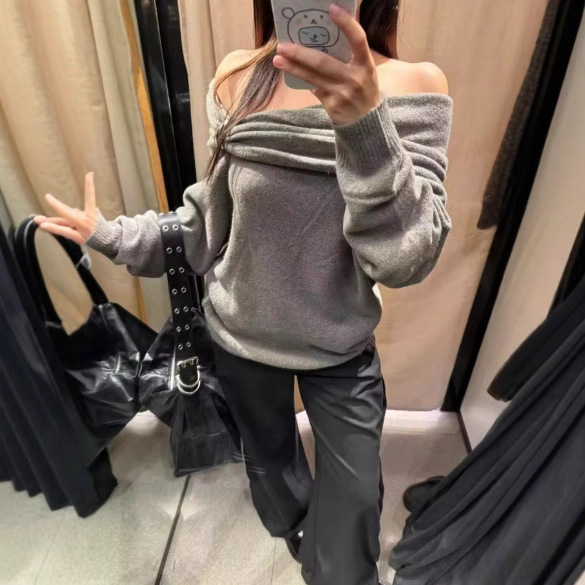 Women's Off-Shoulder Ruched Long-Sleeve Knit Top