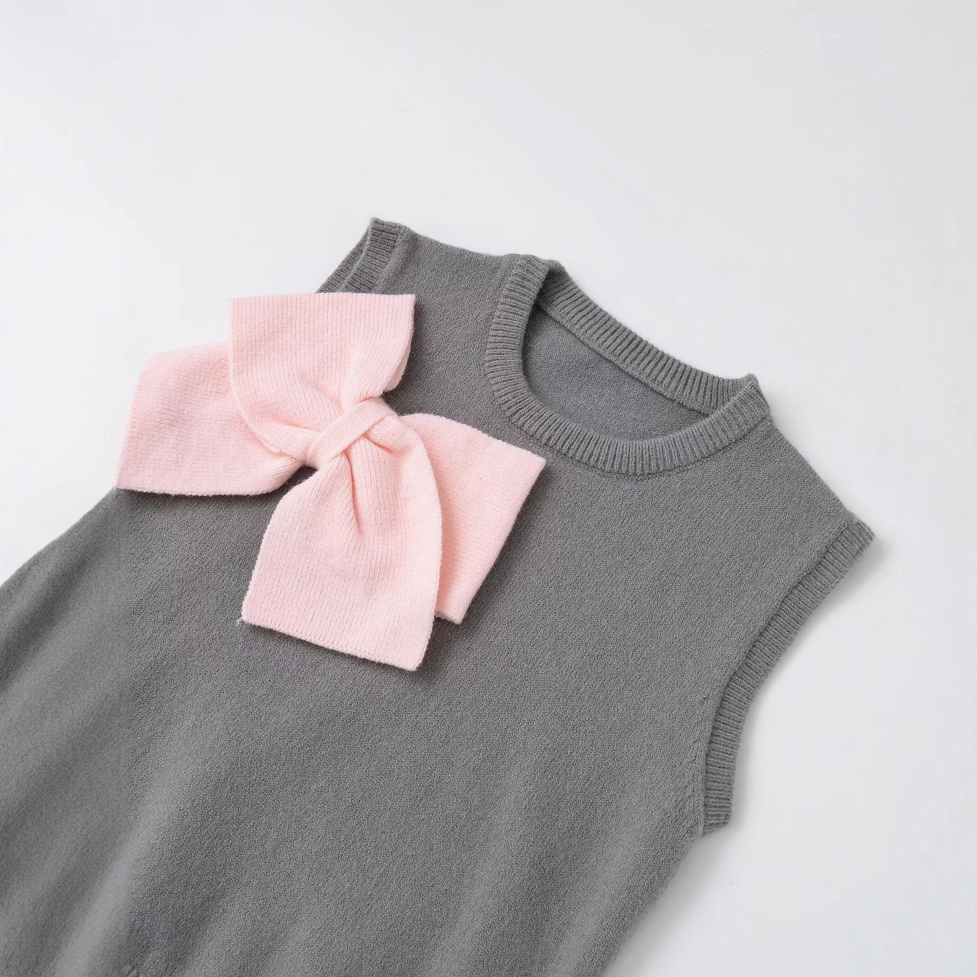 Women's Bow-Decorated Sleeveless Knit Vest