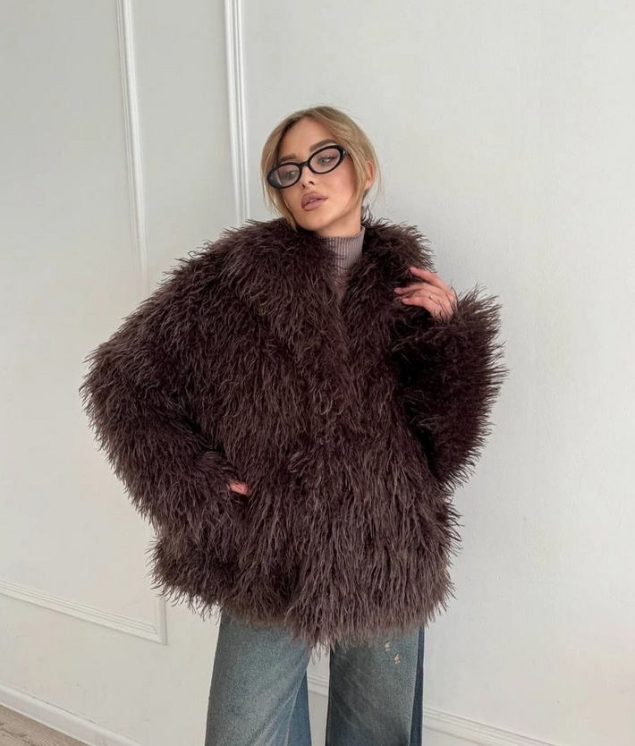 Women's Faux Fur Coat with Oversized Collar Short Plush
