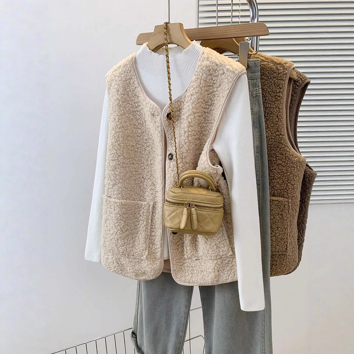 Women's Faux Shearling Fleece Vest Round Neck Single-Breasted Sleeveless