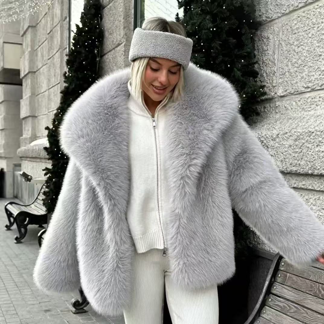 Women's Cropped Faux Fur Coat with Oversized Lapel Collar