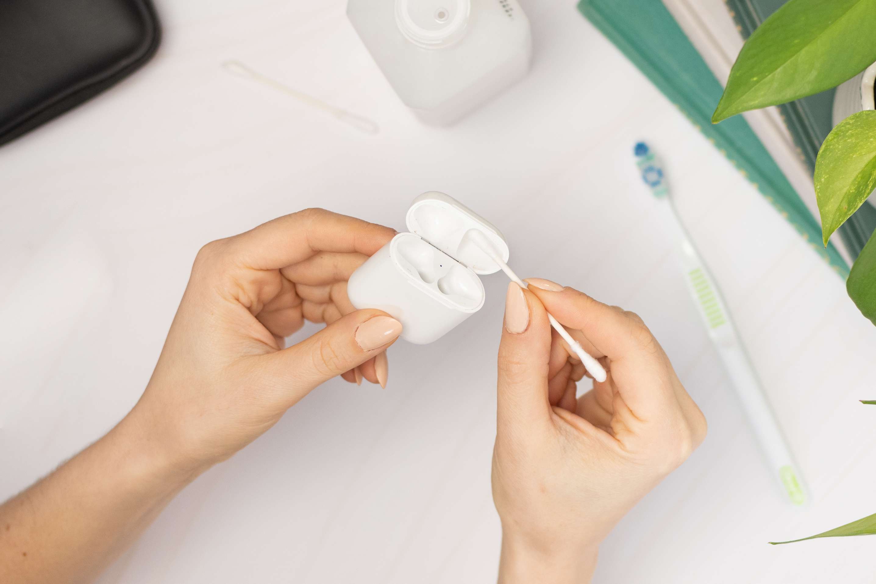 How do I clean the inside of my AirPod case?-Waves_test