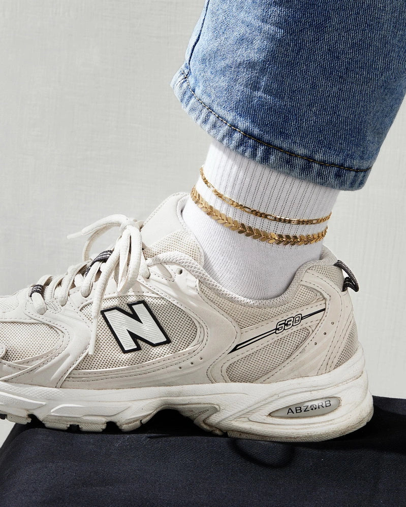 Figaro with fishbone anklet