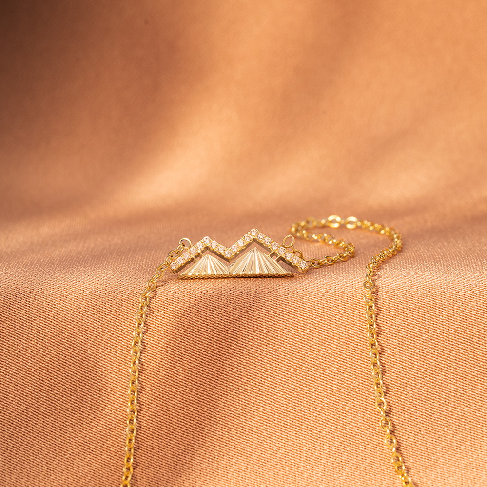 Stylish Mountain Necklace With Diamond