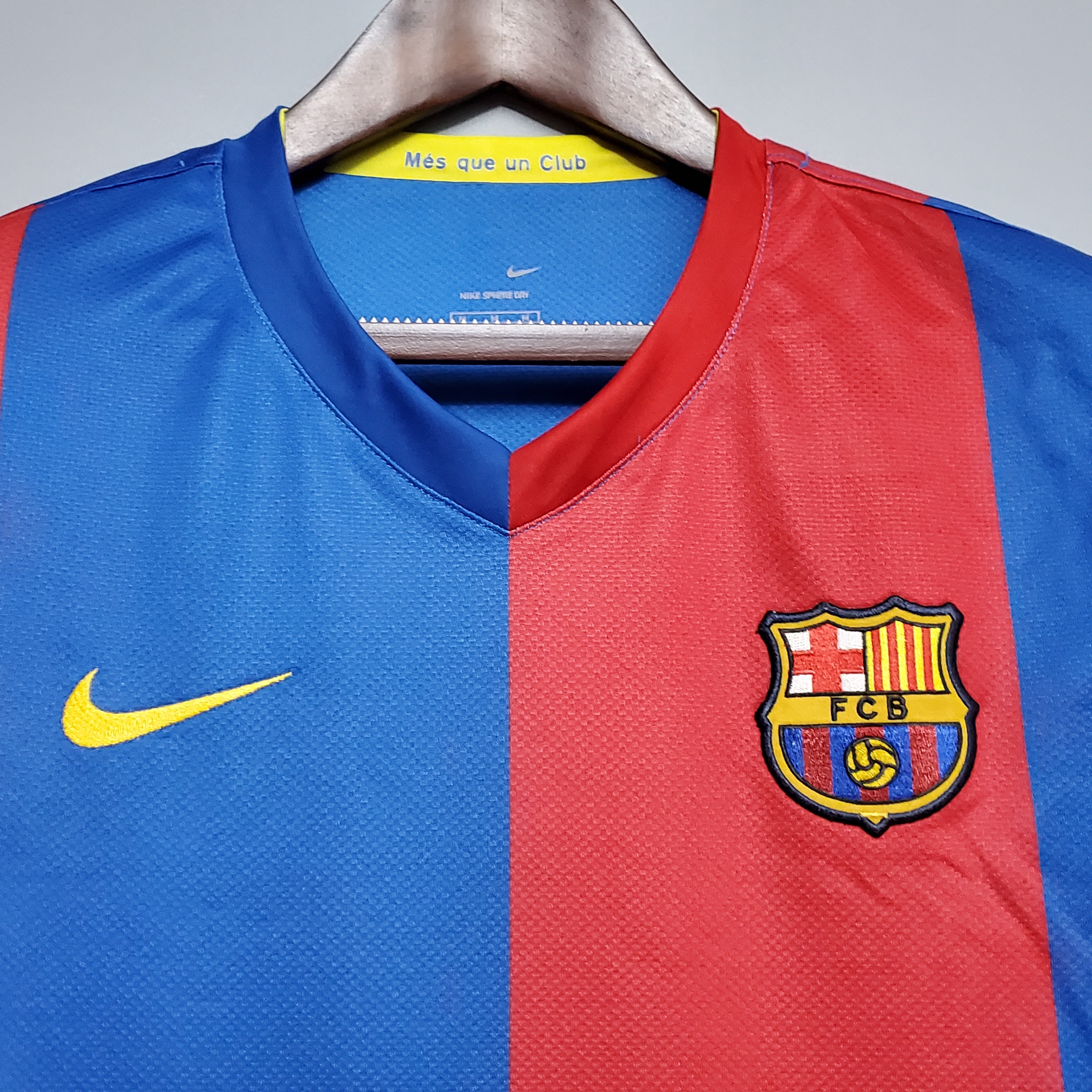 2006/07 Barcelona Home Retro Football Shirt