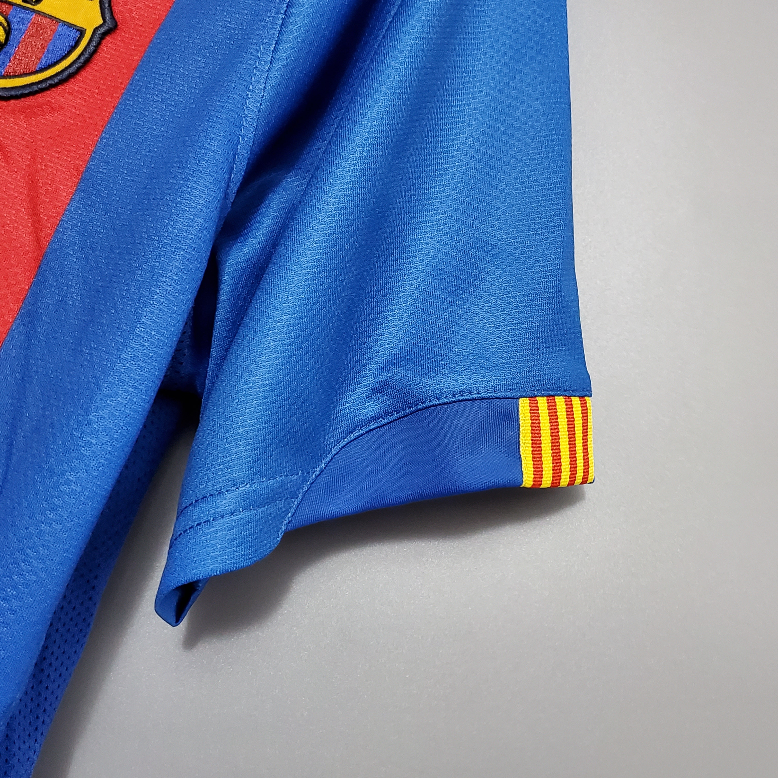 2006/07 Barcelona Home Retro Football Shirt