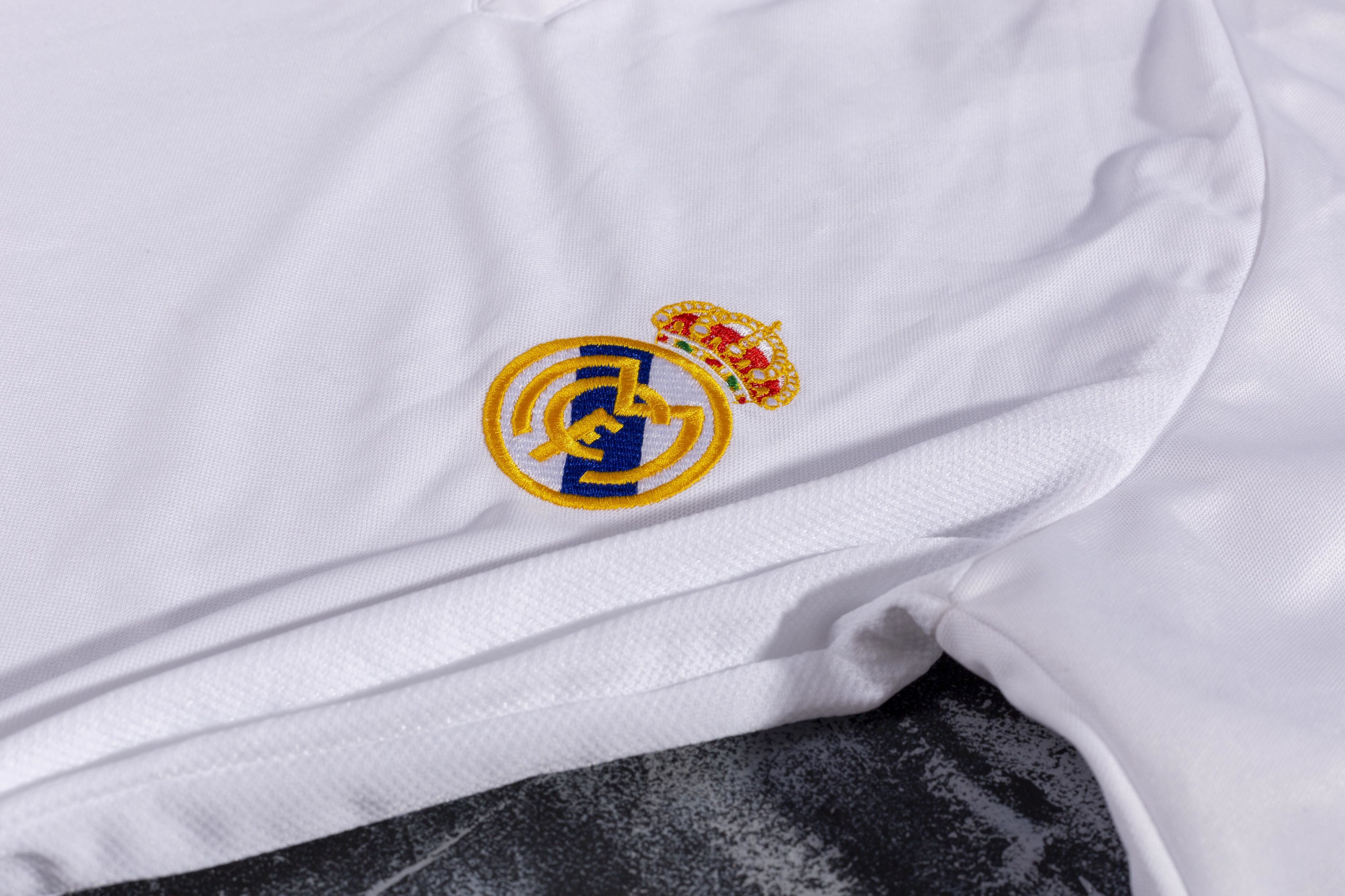 2001/02 Real Madrid home long sleeve vintage shirt