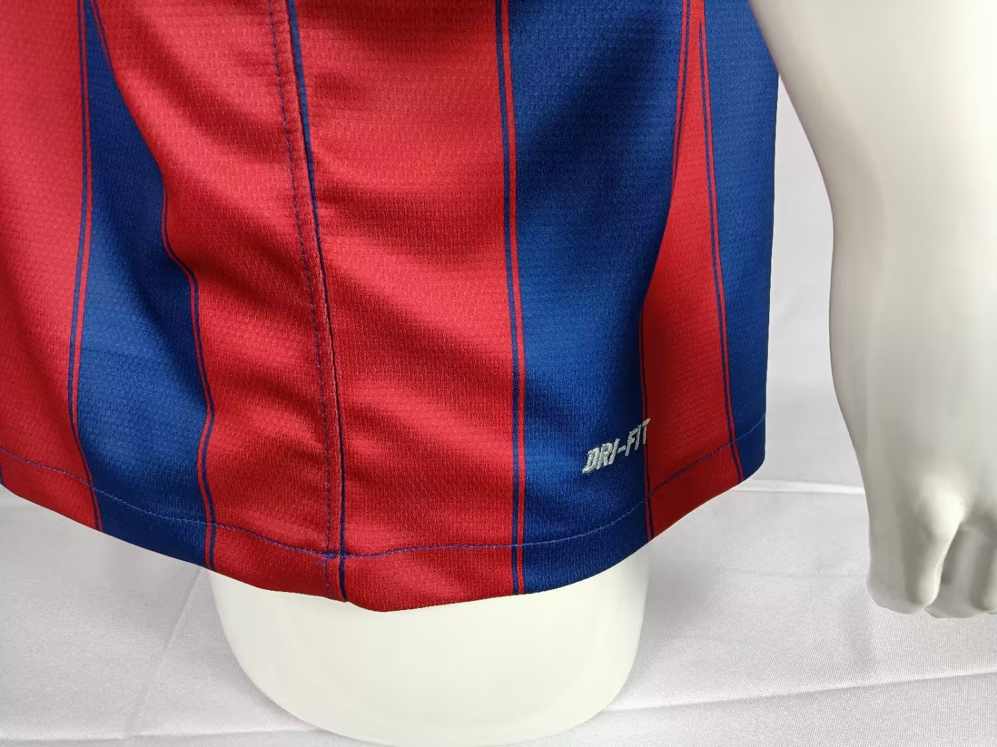 2009/10 Barcelona Home Retro Football Shirt