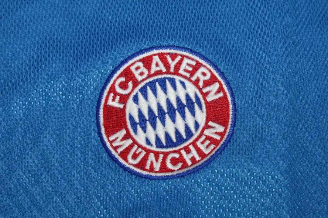 2002/03 Bayern Munich Goalkeeper Long Sleeve Vintage Shirt