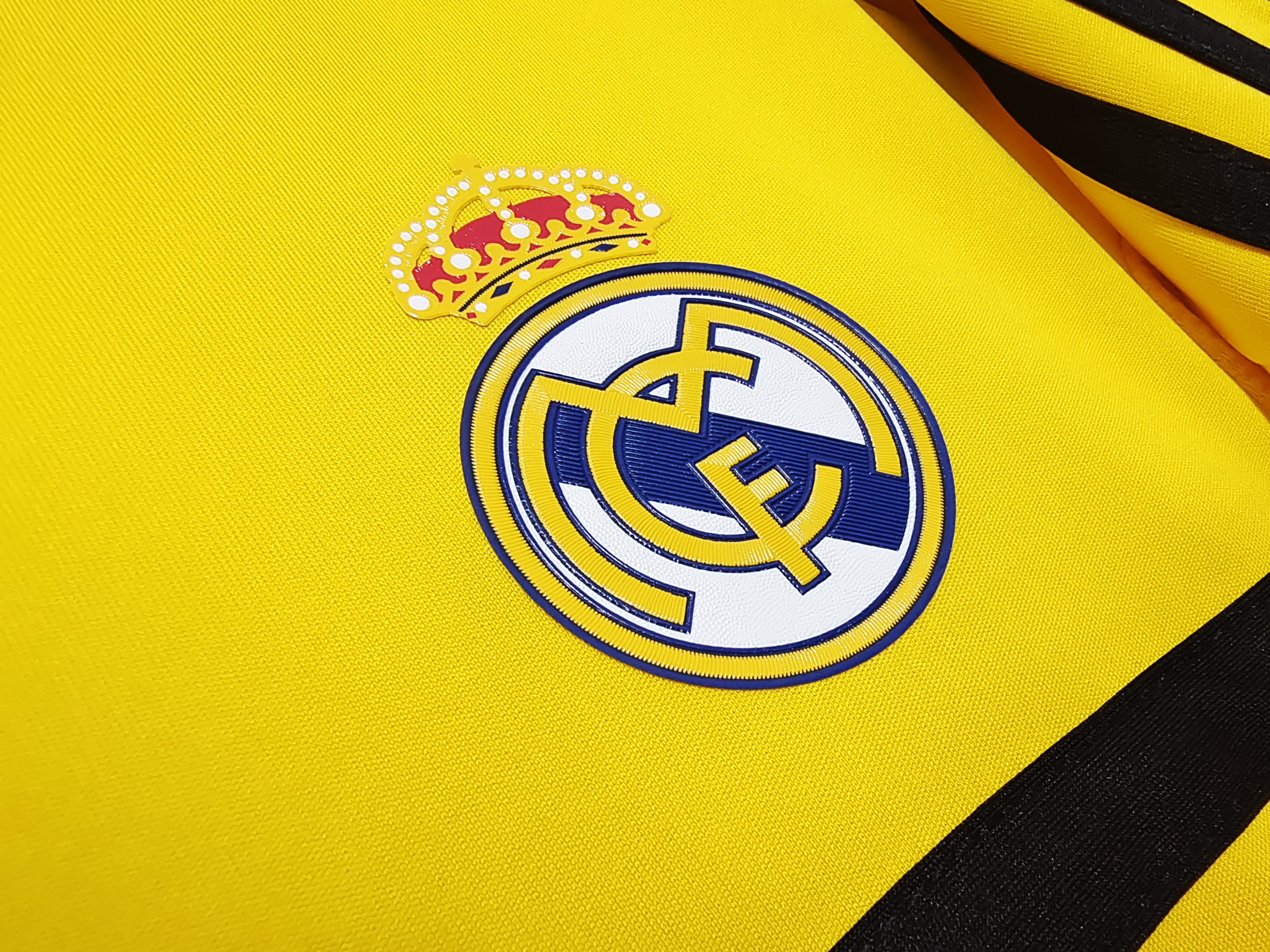 2011/12 Real Madrid Yellow Goalkeeper Vintage Shirt