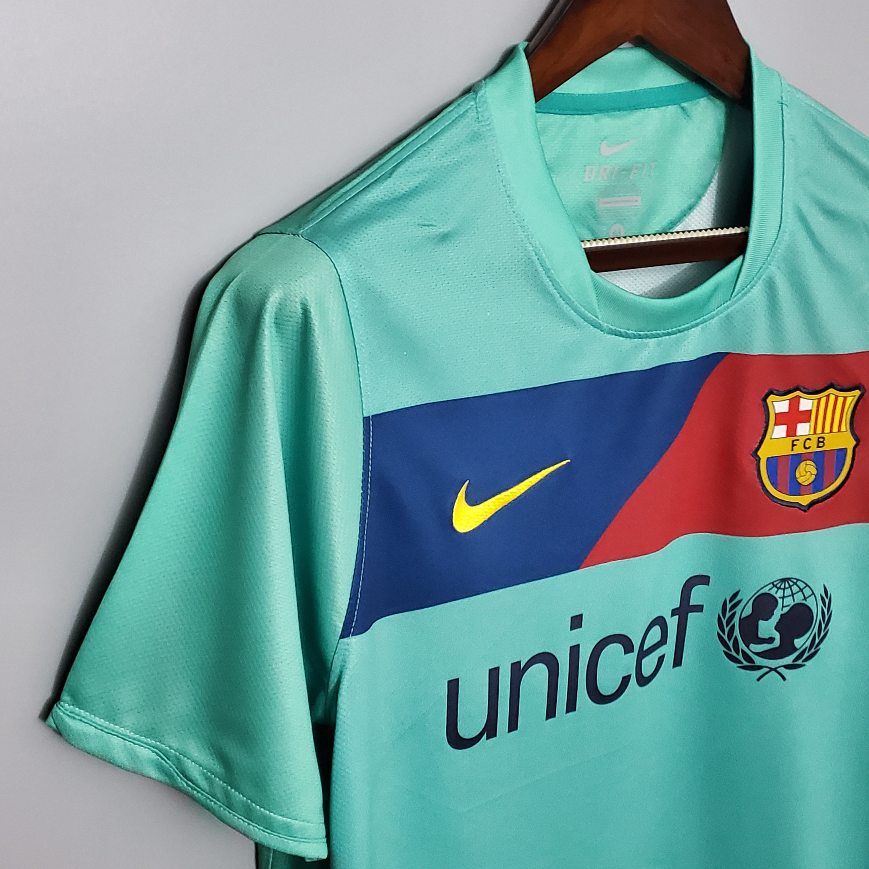2010/11 Barcelona Away Retro Shirt