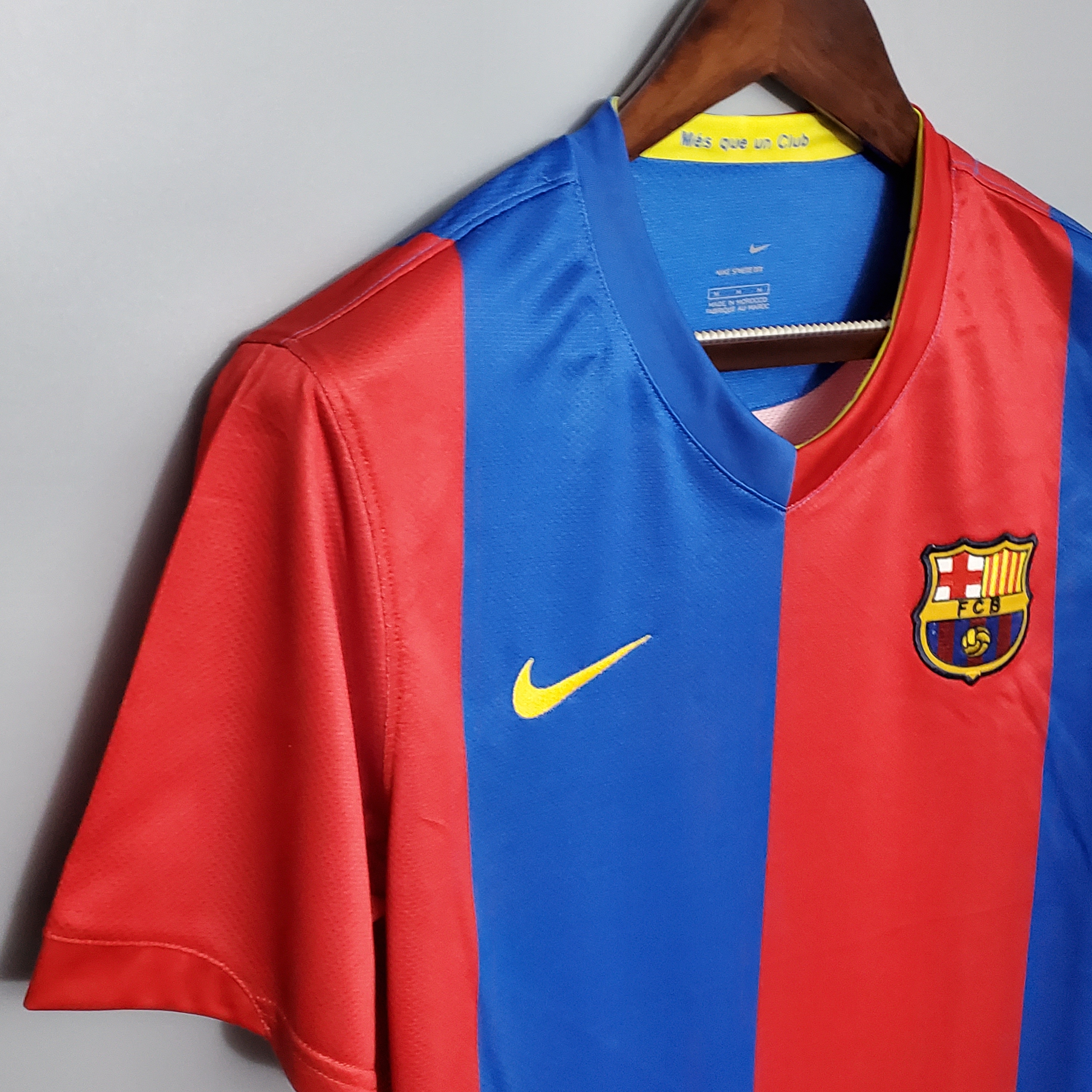 2006/07 Barcelona Home Retro Football Shirt