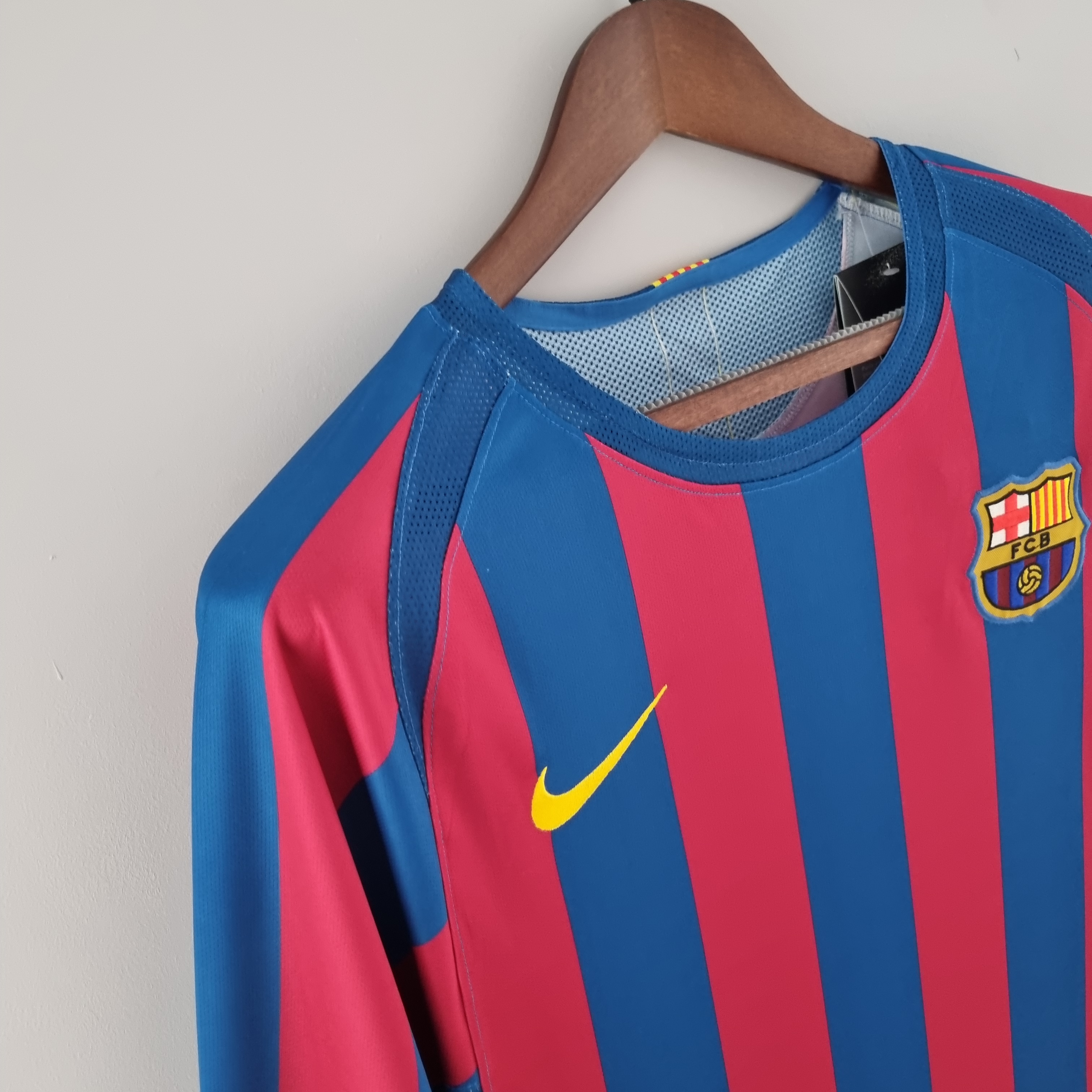 2005/06 Barcelona Home Long Sleeve Retro Football Shirt