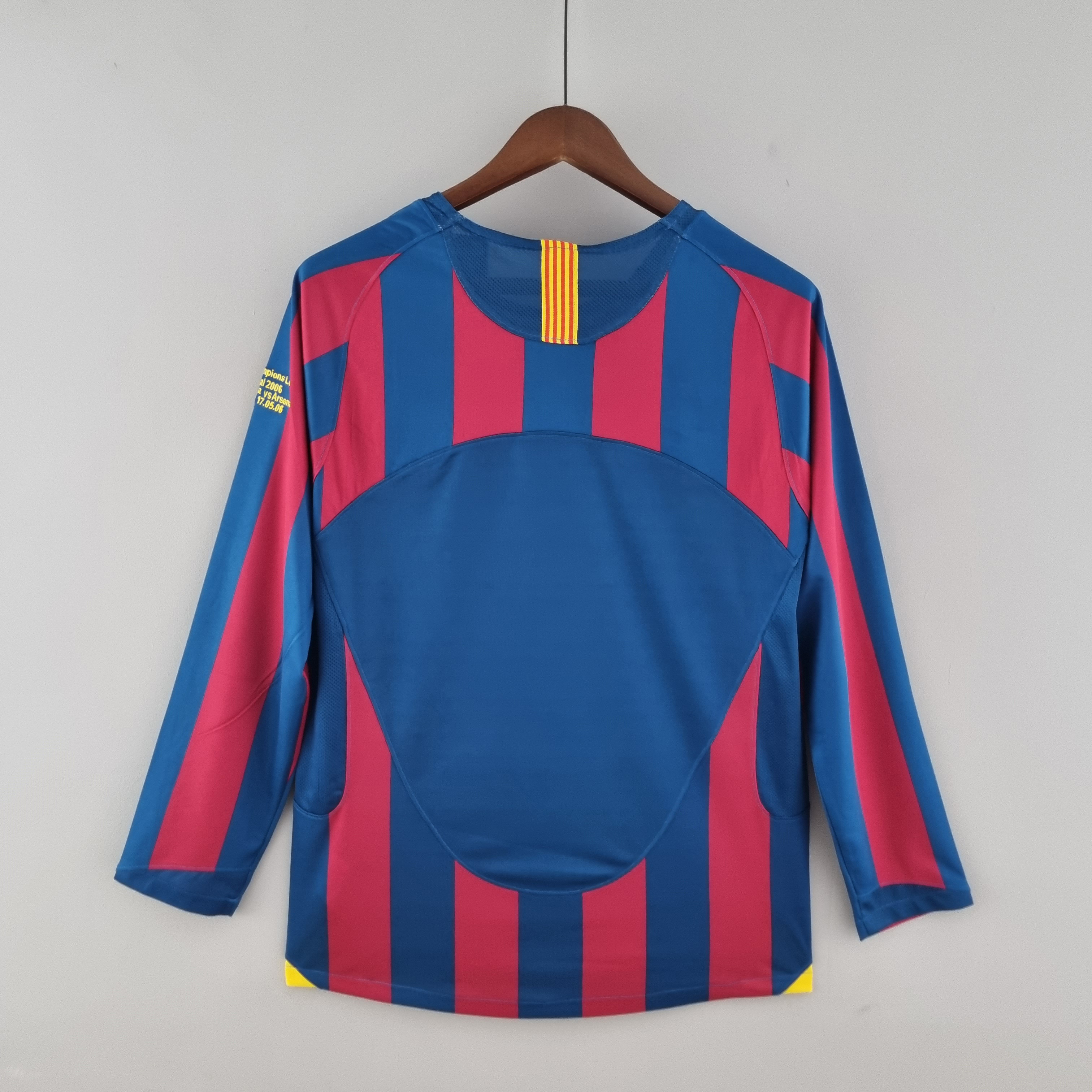 2005/06 Barcelona Home Long Sleeve Retro Football Shirt
