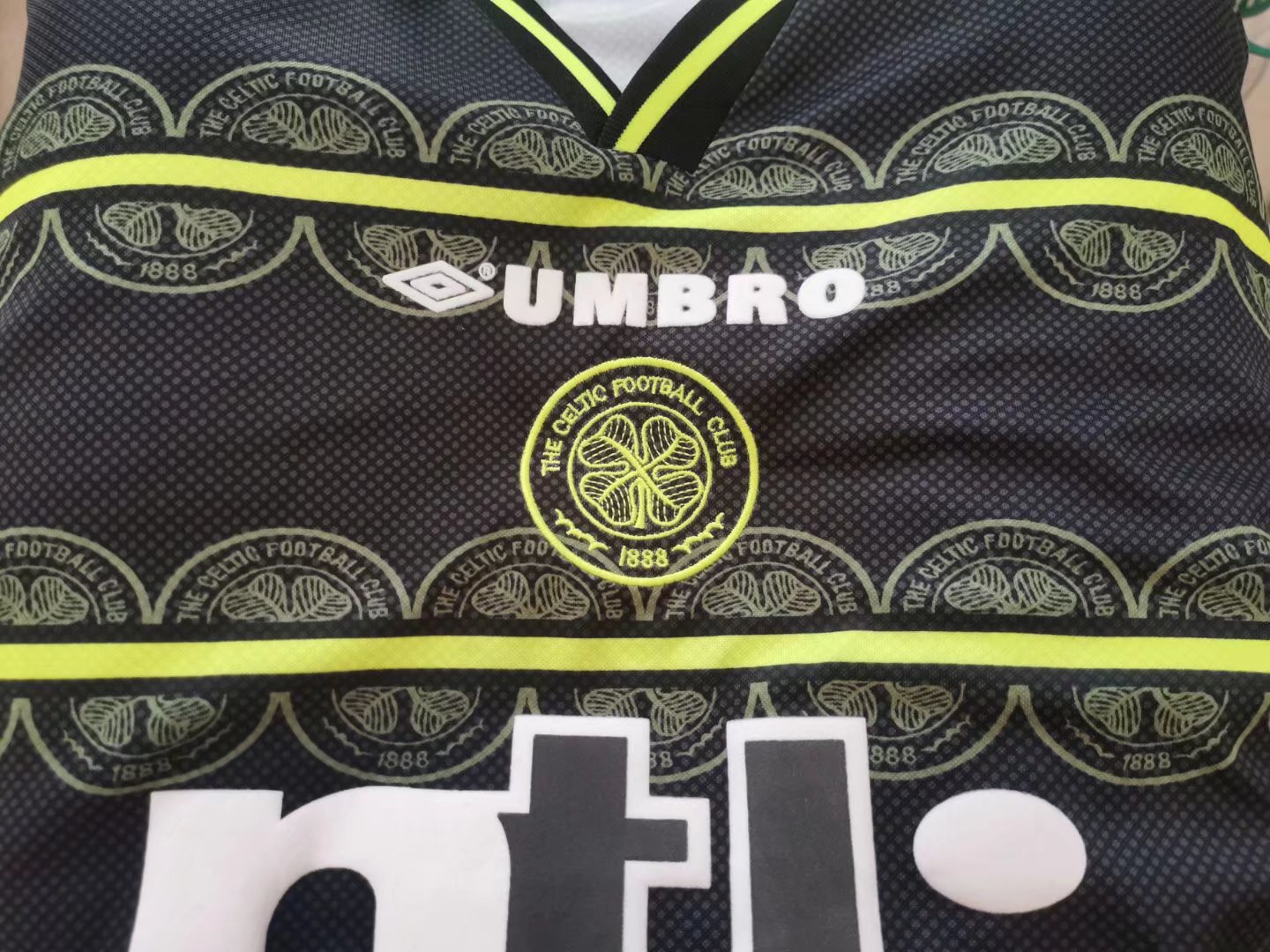 1999/00 Celtic Away Vintage Shirt