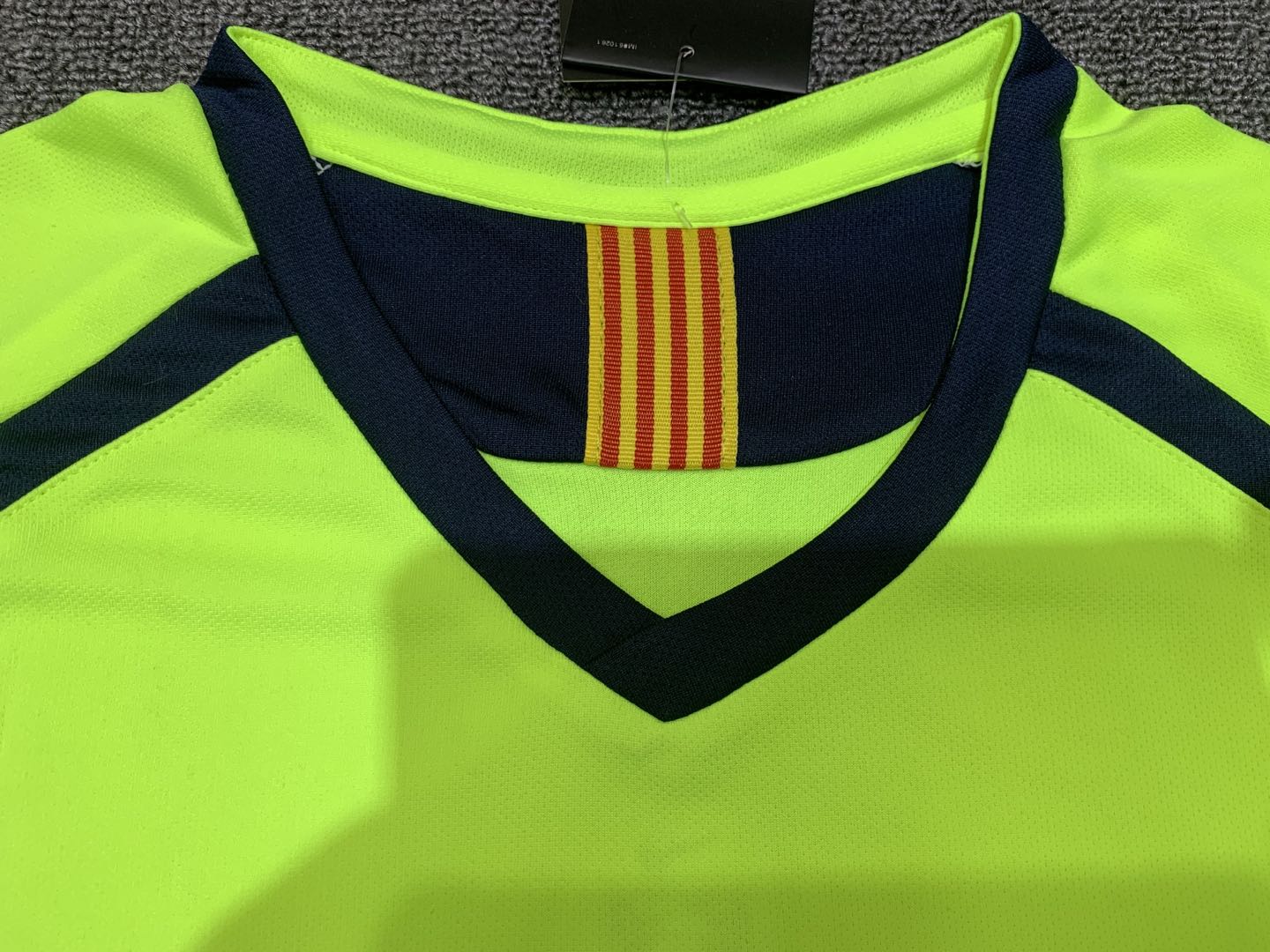 2005-06 Barcelona Away Long Sleeve Retro Football Shirt