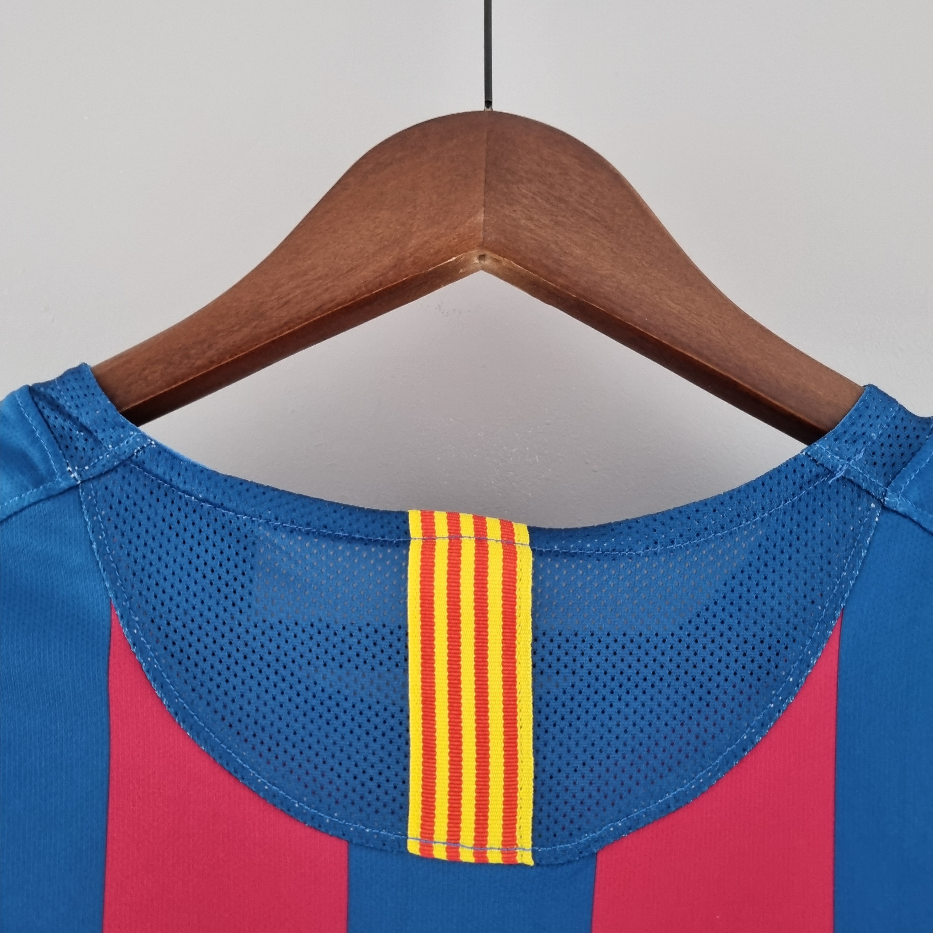 2005/06 Barcelona Home Long Sleeve Retro Football Shirt