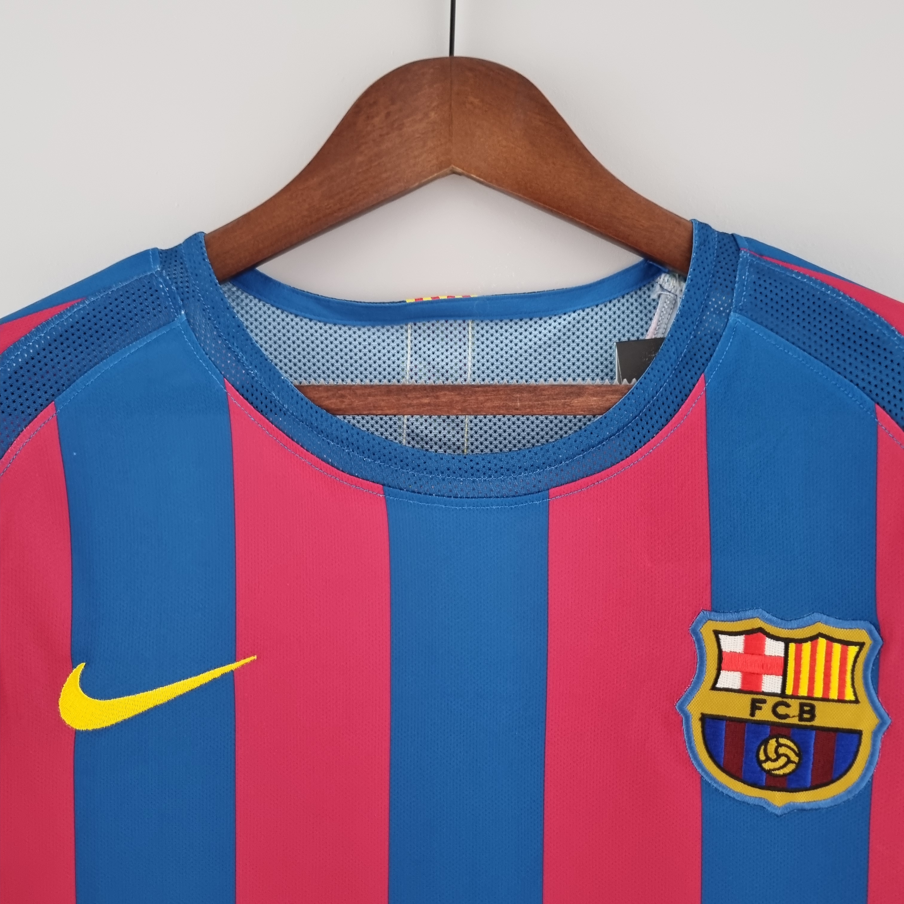 2005/06 Barcelona Home Long Sleeve Retro Football Shirt